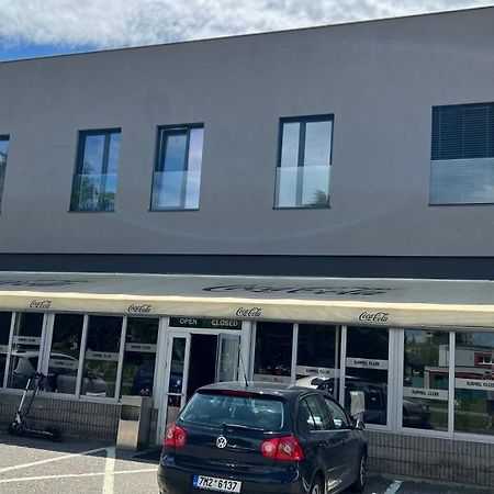 Kamel Club Restaurace A Penzion Оломоуц Екстериор снимка