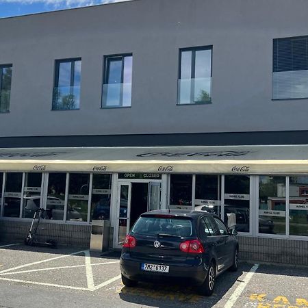 Kamel Club Restaurace A Penzion Оломоуц Екстериор снимка