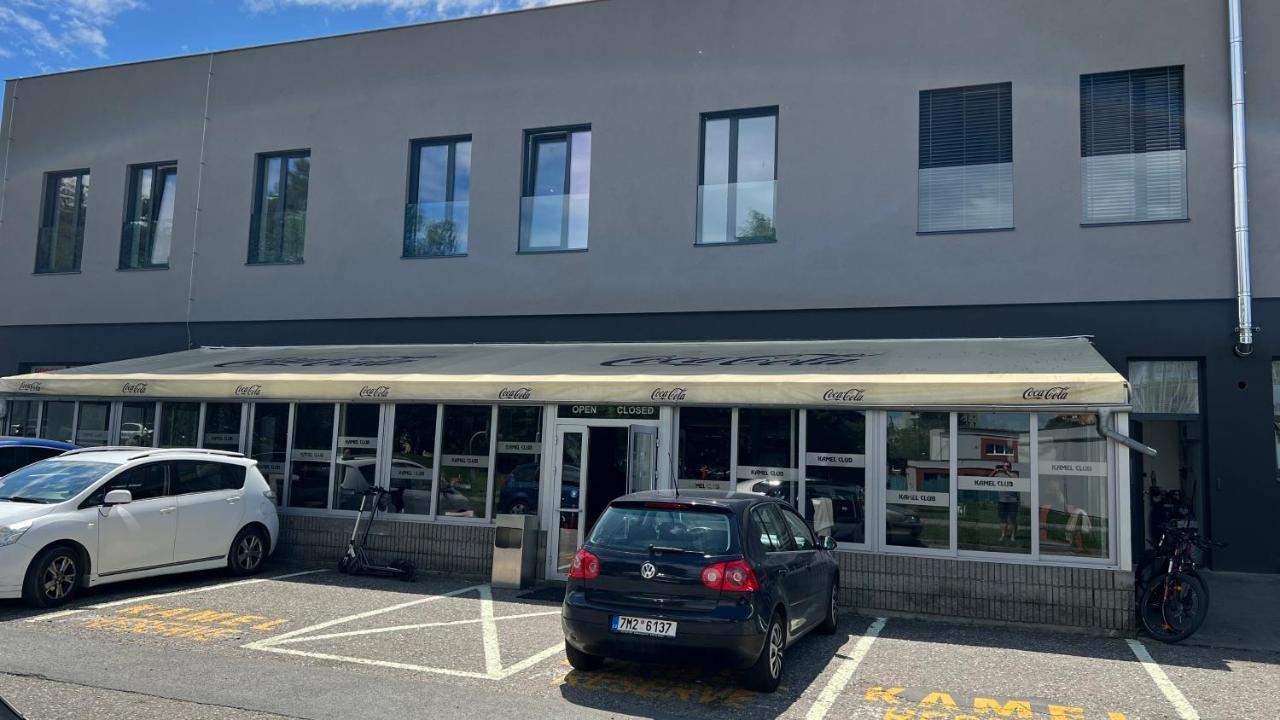 Kamel Club Restaurace A Penzion Оломоуц Екстериор снимка
