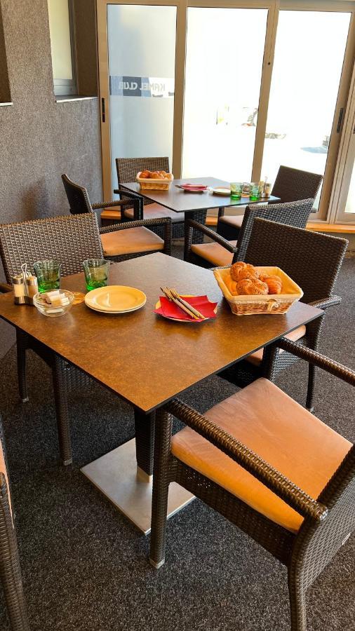 Kamel Club Restaurace A Penzion Оломоуц Екстериор снимка